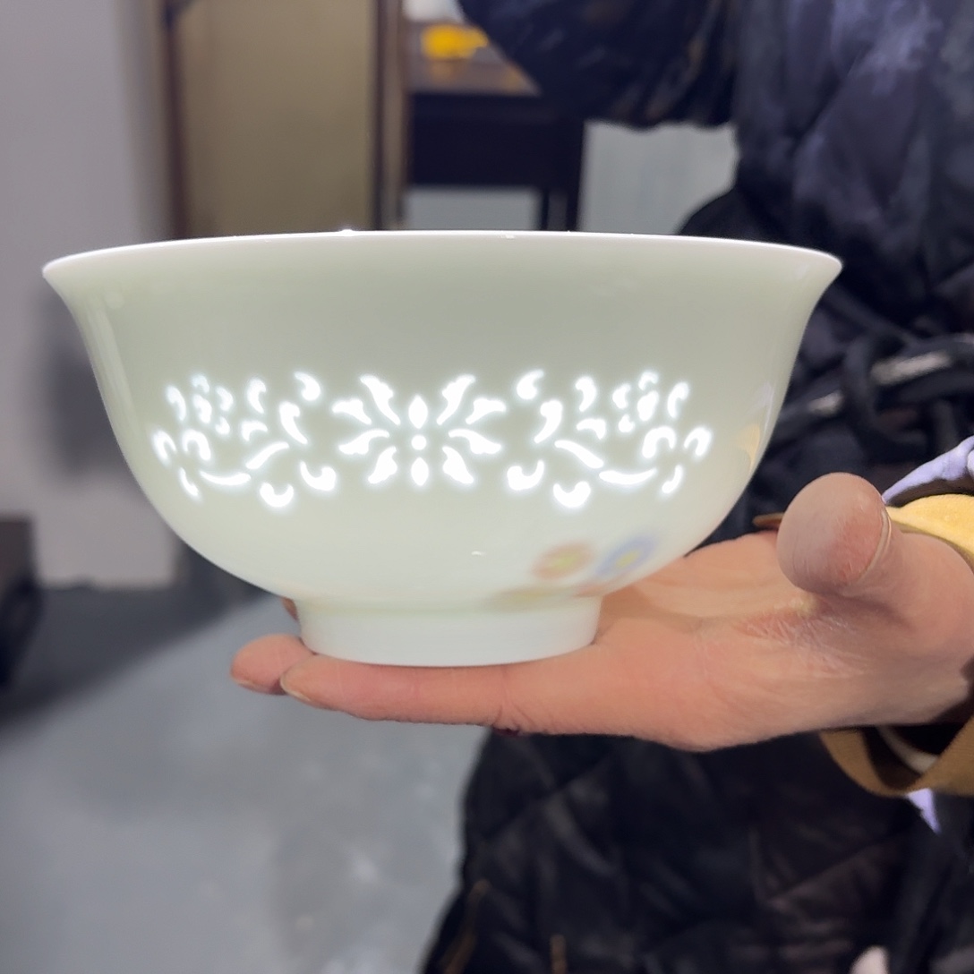 白瓷景德镇陶瓷青釉缠枝莲面碗一个二级