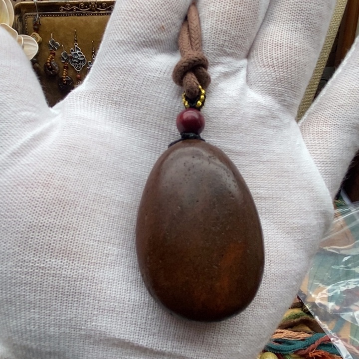 未镶嵌岫岩河磨玉（透闪石质玉）挂件