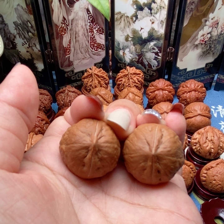 文玩核桃把件龙珠