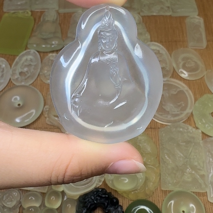 蛇纹石玉未镶嵌颈饰