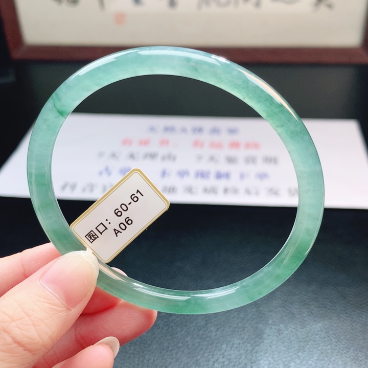 翡翠未镶嵌手镯翡翠手镯114