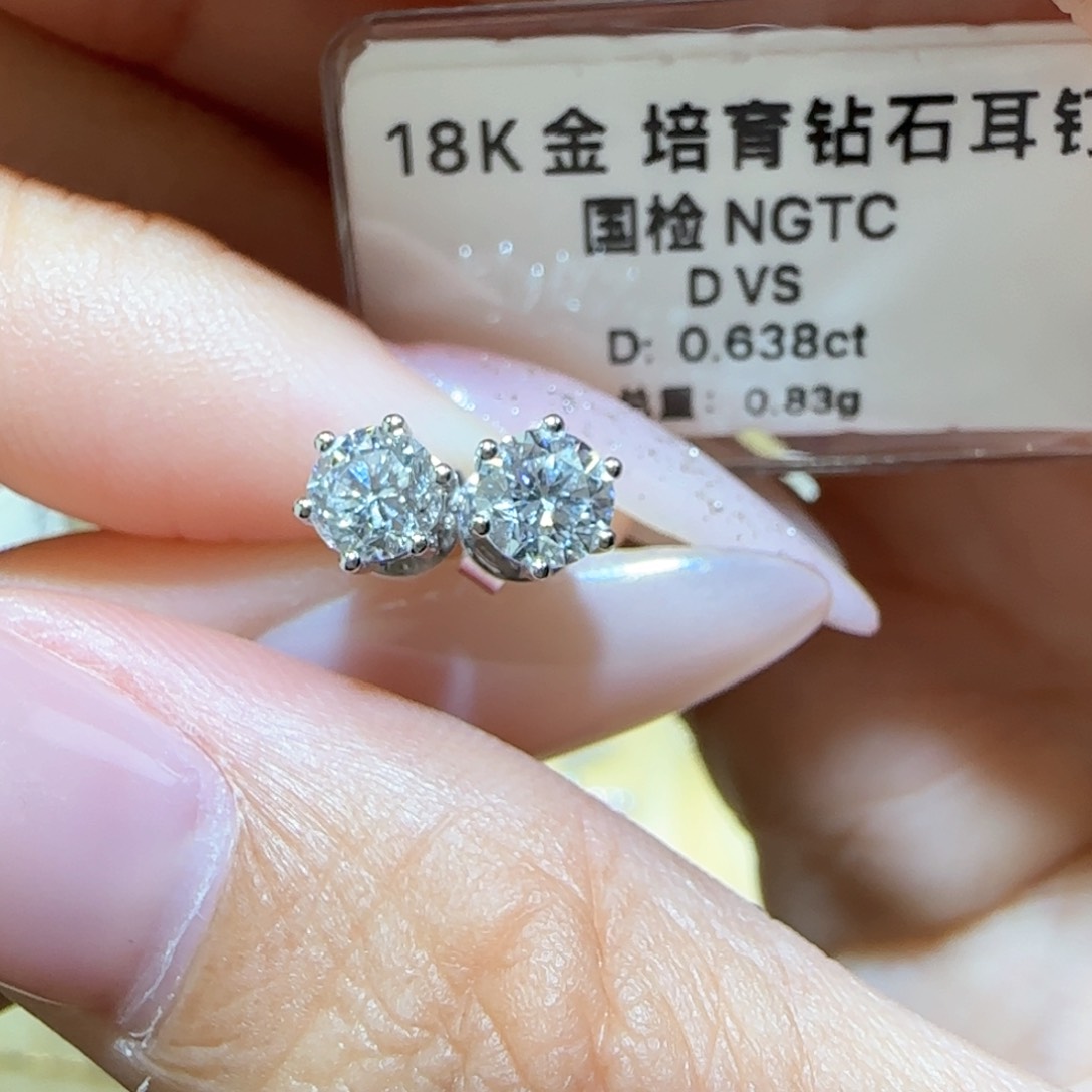 实验室培育钻石18K金镶嵌耳钉