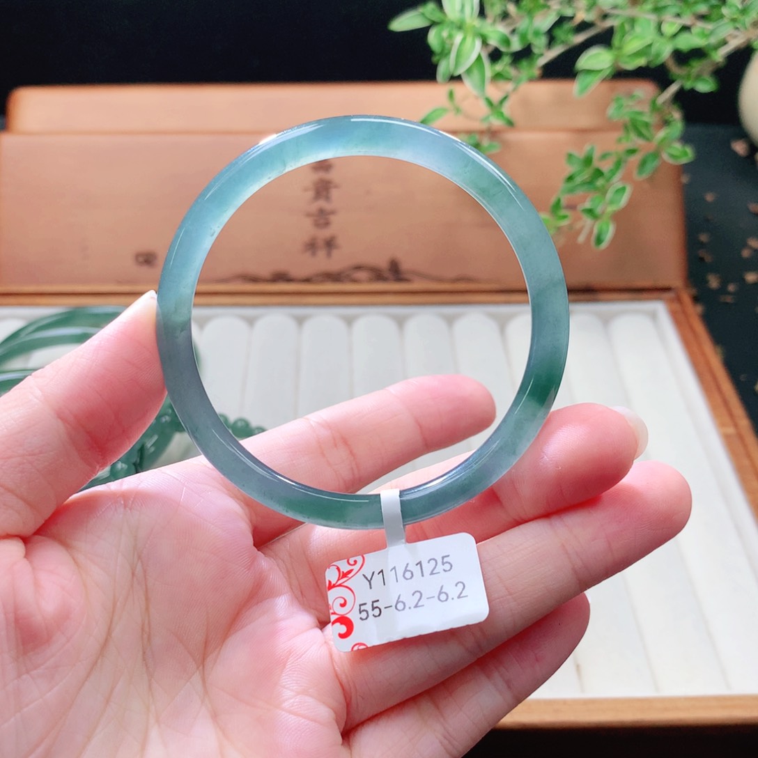 未镶嵌手镯（圆镯）翡翠