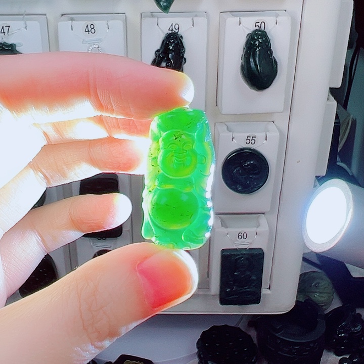 蛇纹石玉颈饰未镶嵌