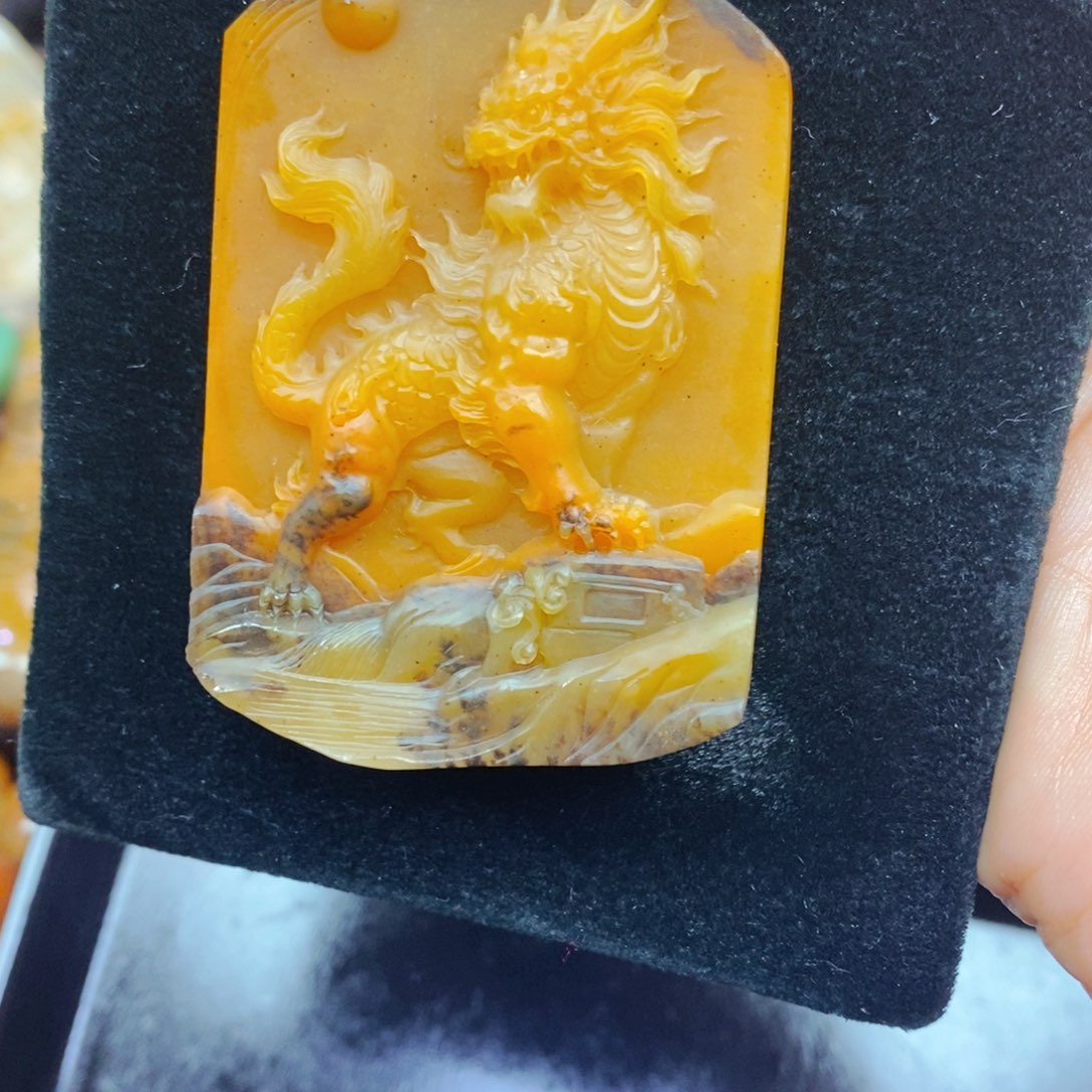 未镶嵌石英质玉（黄龙玉）吊坠(不含链)