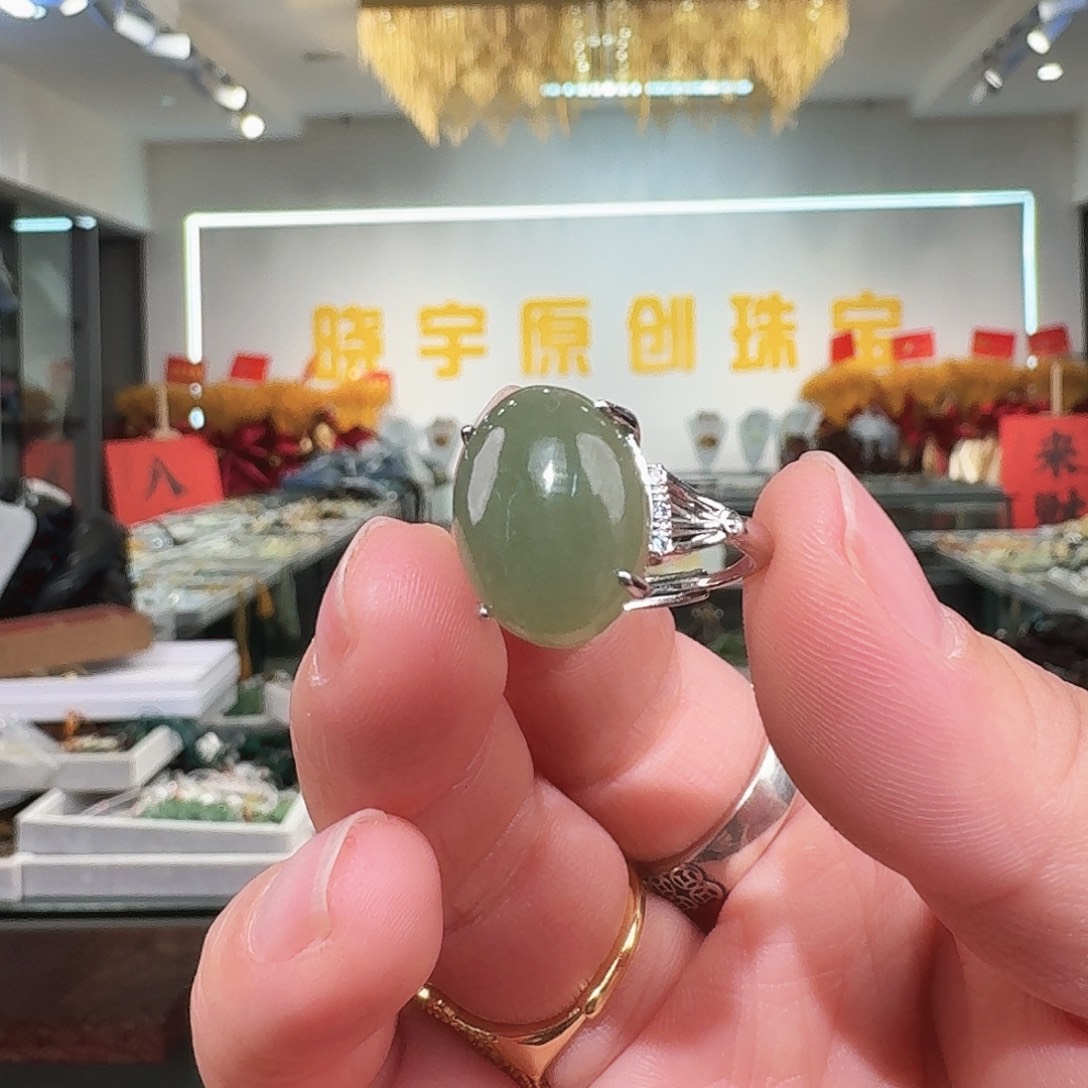 岫玉未镶嵌颈饰吊坠