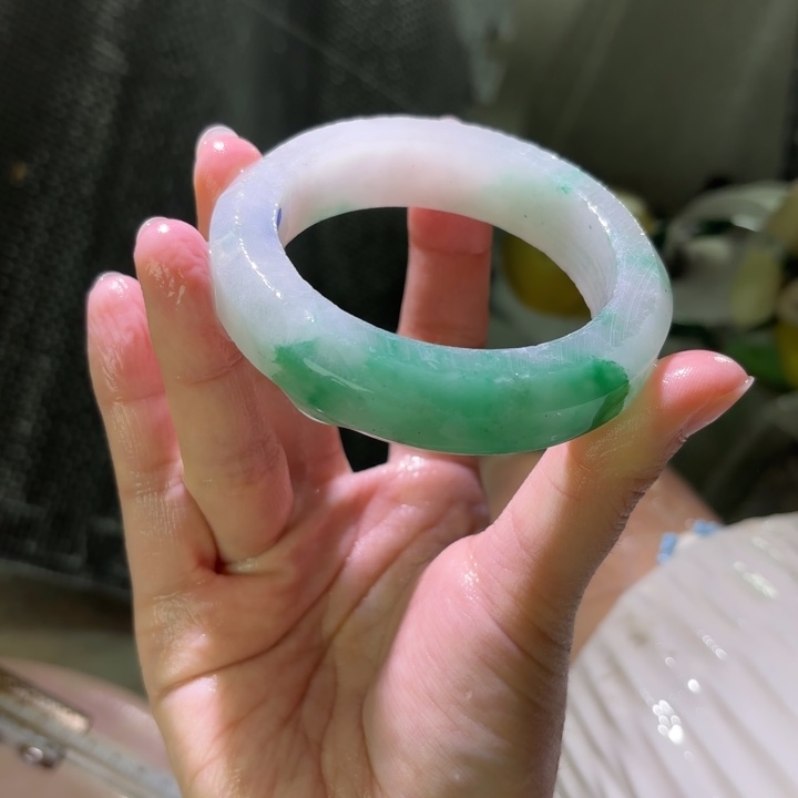 电****石英质玉（非洲翠）未镶嵌手镯定制