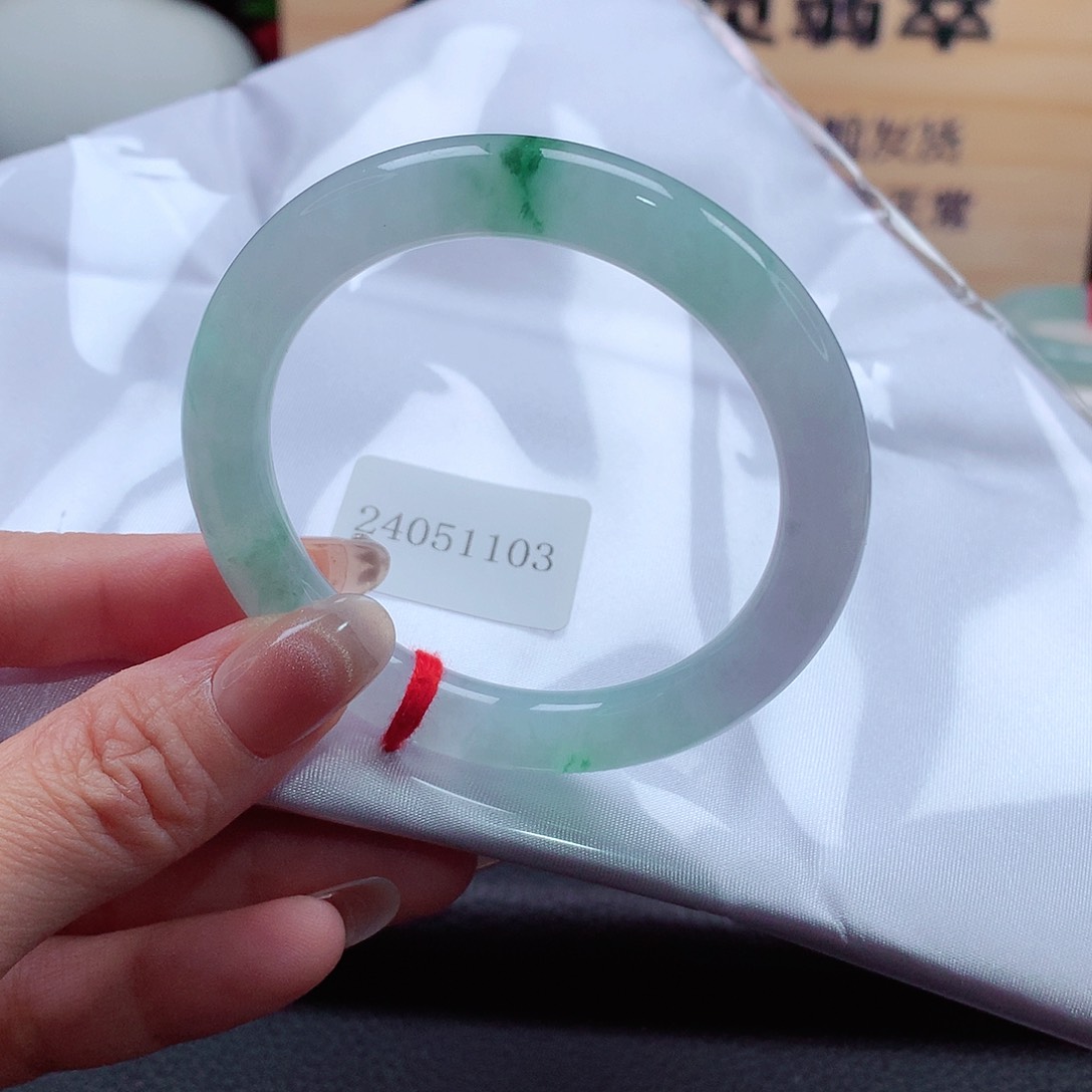 未镶嵌手镯（圆镯）翡翠94号，天然A货翡翠手镯