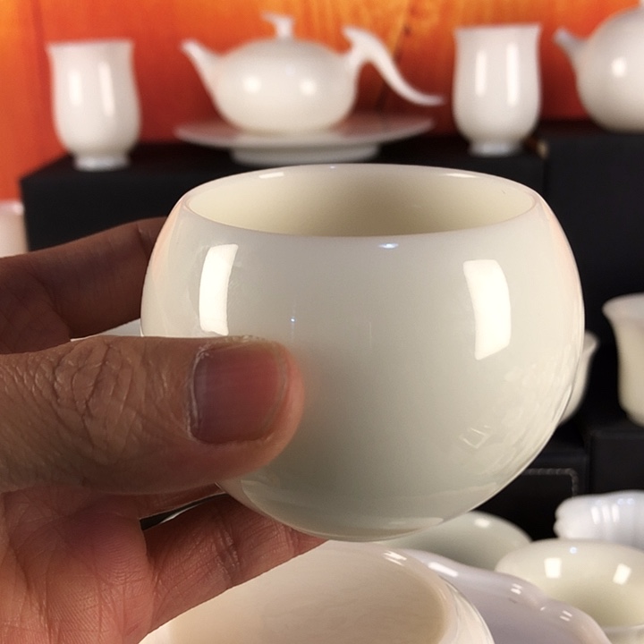 高艺堂龙蛋青白玉