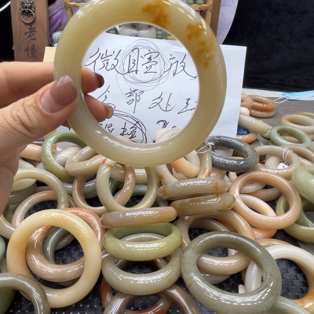 石英质玉未镶嵌手镯