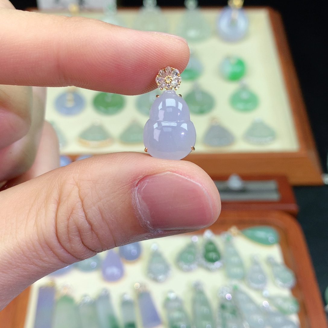 翡翠颈饰18K金镶嵌天然a货翡翠吊坠