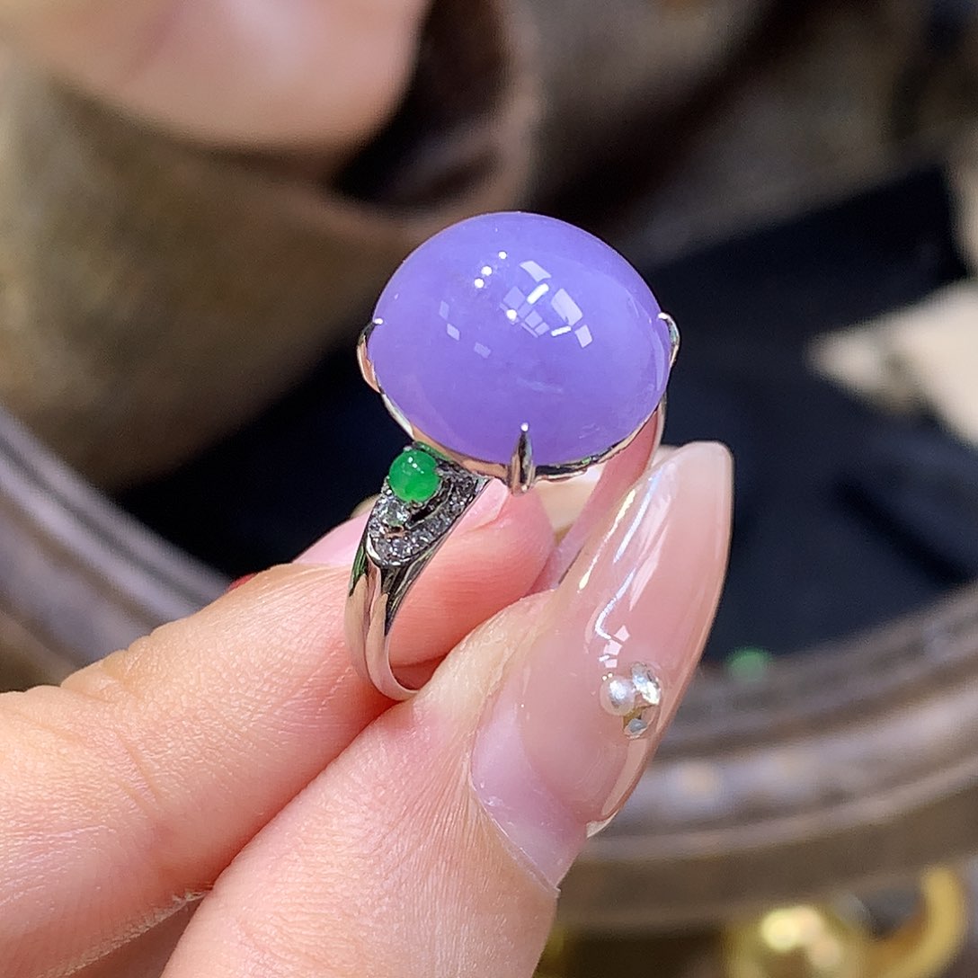 18K金镶嵌挂件翡翠浓妖大戒指