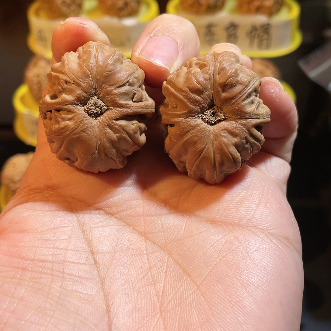 文玩核桃吊坠金钱底