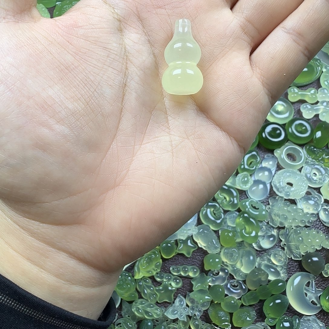蛇纹石玉未镶嵌岫玉吊坠
