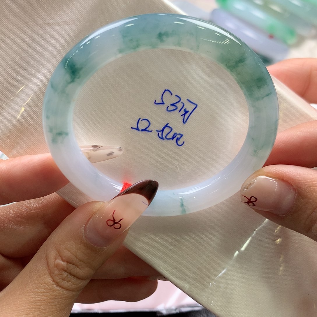 翡翠未镶嵌手镯（圆镯）32号 