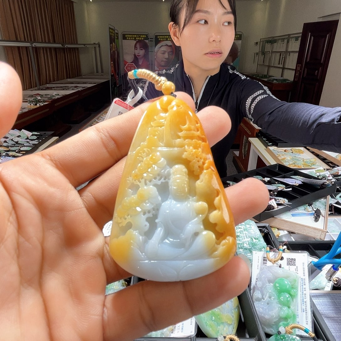 翡翠未镶嵌颈饰一