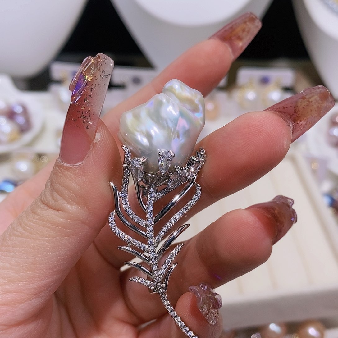 淡水珍珠胸饰合金