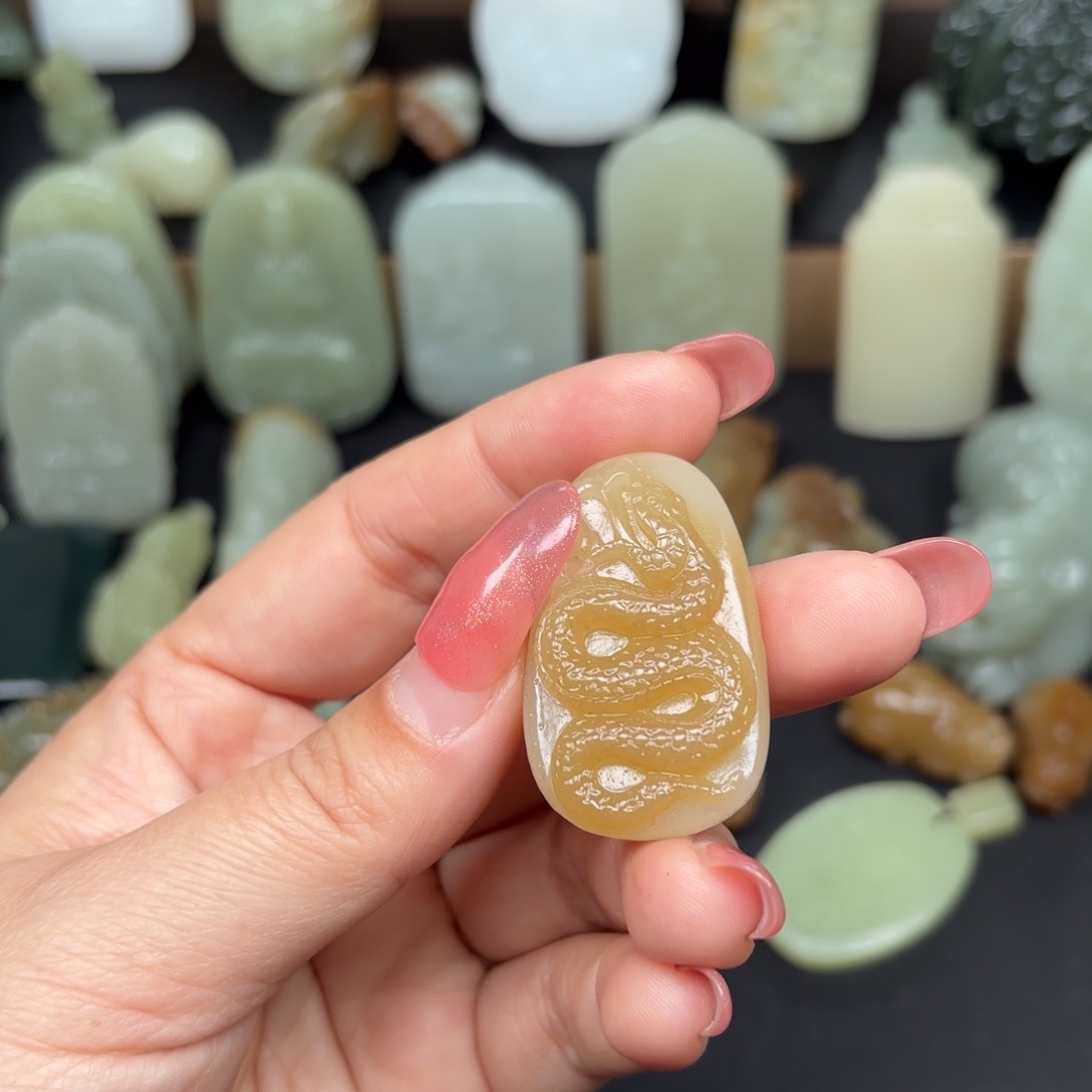 和田玉颈饰未镶嵌