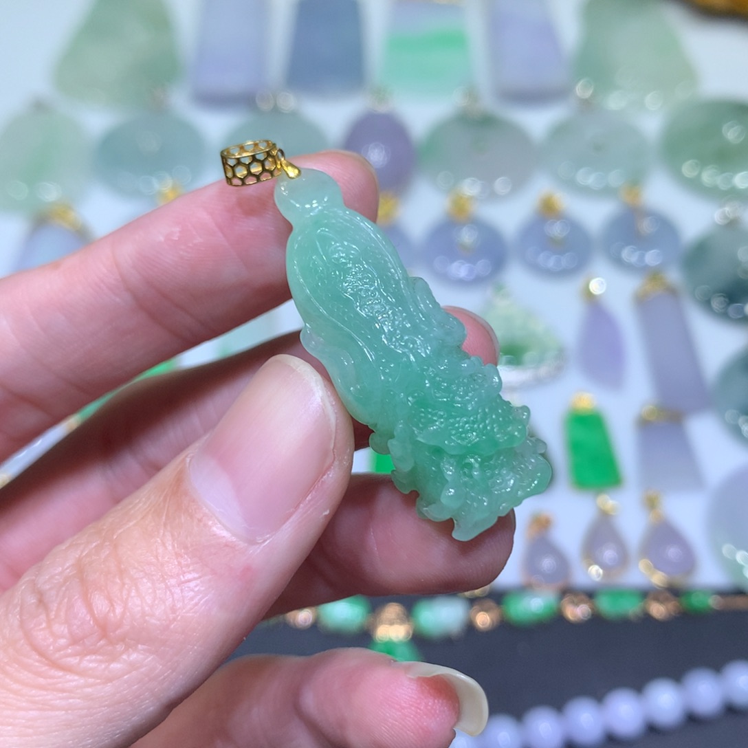 翡翠吊坠(不含链)18K金镶嵌