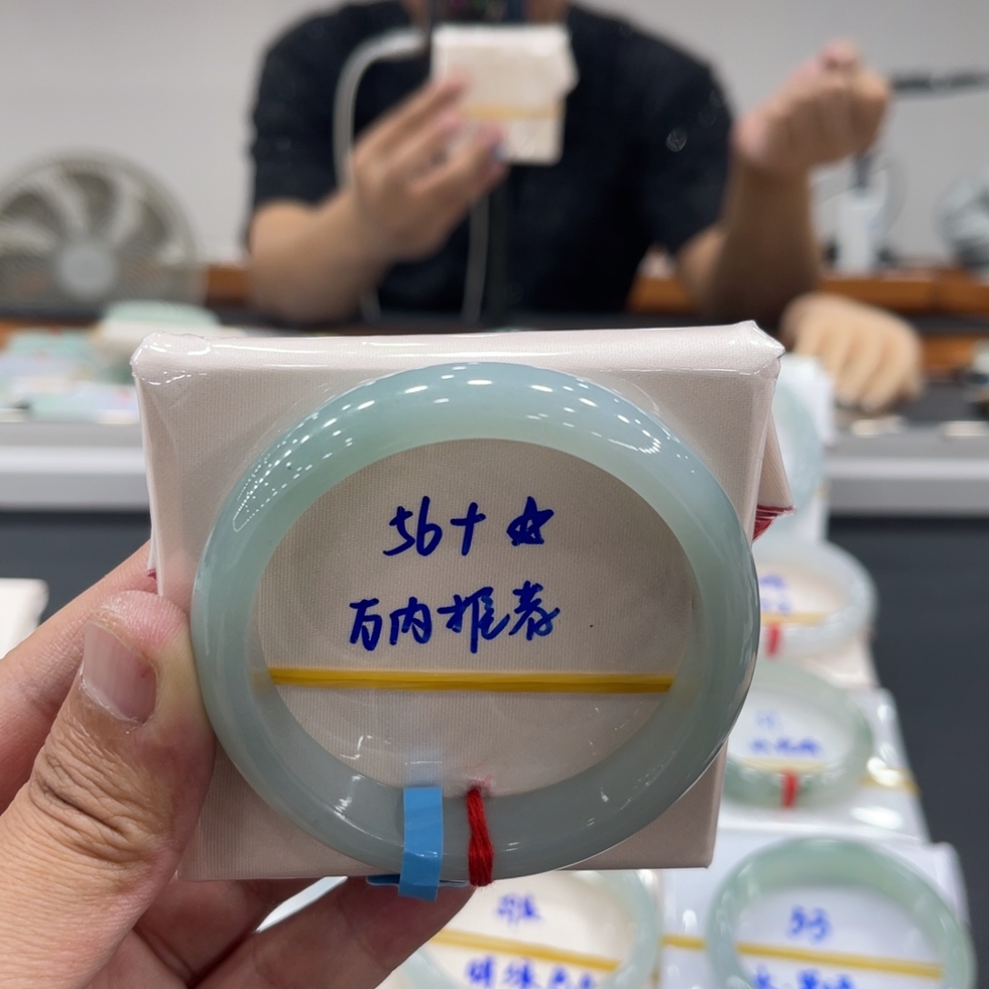 翡翠未镶嵌手镯缅甸翡翠