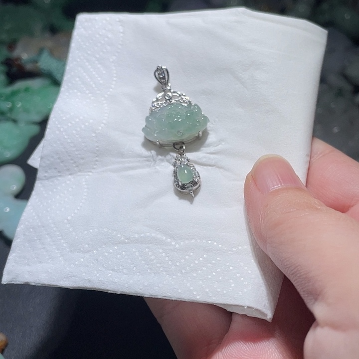 颈饰未镶嵌翡翠天