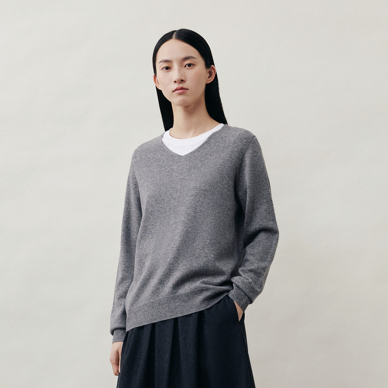 2025冬季新款气质灰色毛衫L2D5MS290