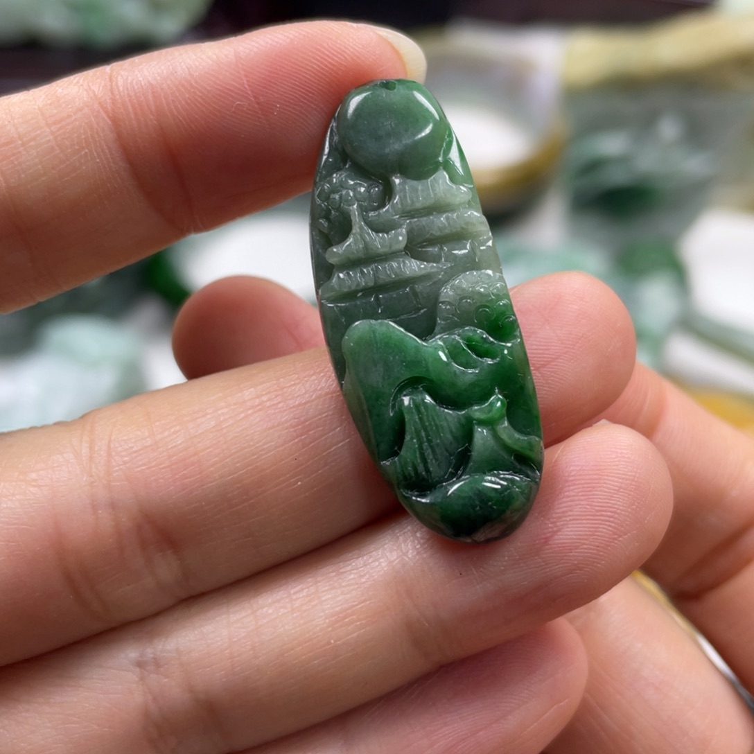 翡翠未镶嵌颈饰牌子