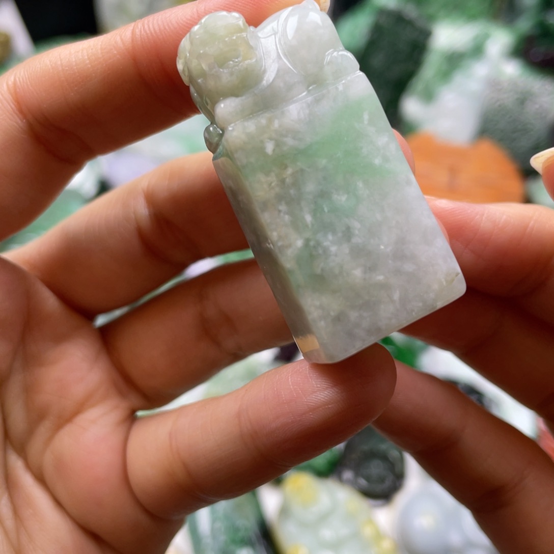 翡翠颈饰未镶嵌牌子