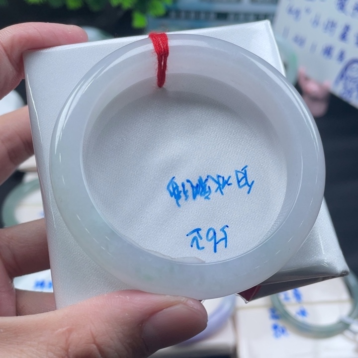 翡翠手镯未镶嵌白冰底飘花56正