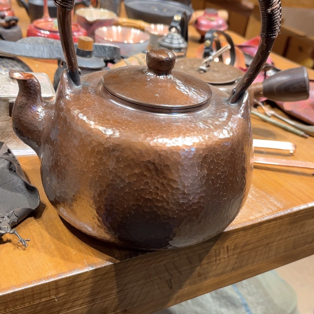 阿*巴复古烤色口耳一体壶手工锻打工艺