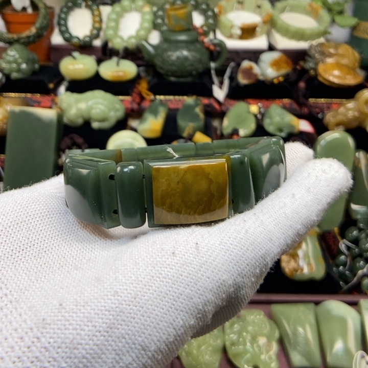 未镶嵌手链岫岩河磨玉（透闪石质玉）百**君