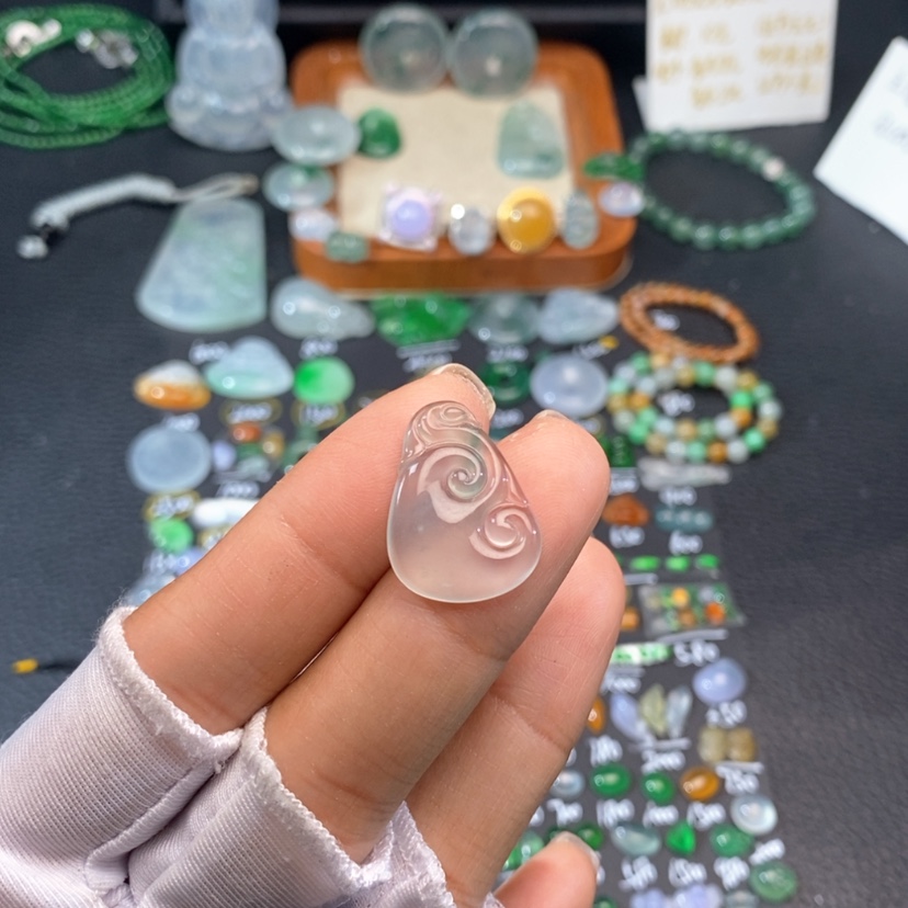 【闪购商品】翡翠挂件未镶嵌如意