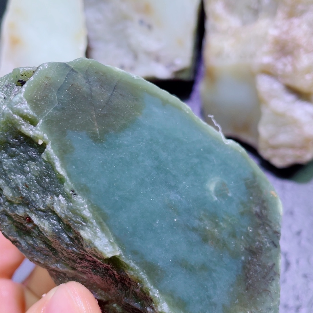 S***y和田玉未镶嵌珠宝半成品