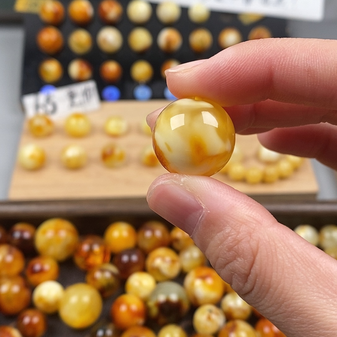 蜜蜡未镶嵌珠宝奇石