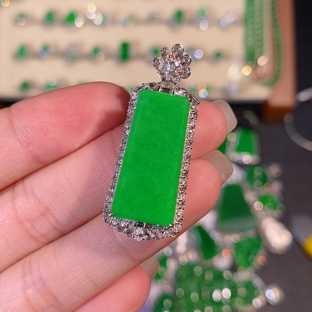 翡翠18K金镶嵌吊坠(不含链)