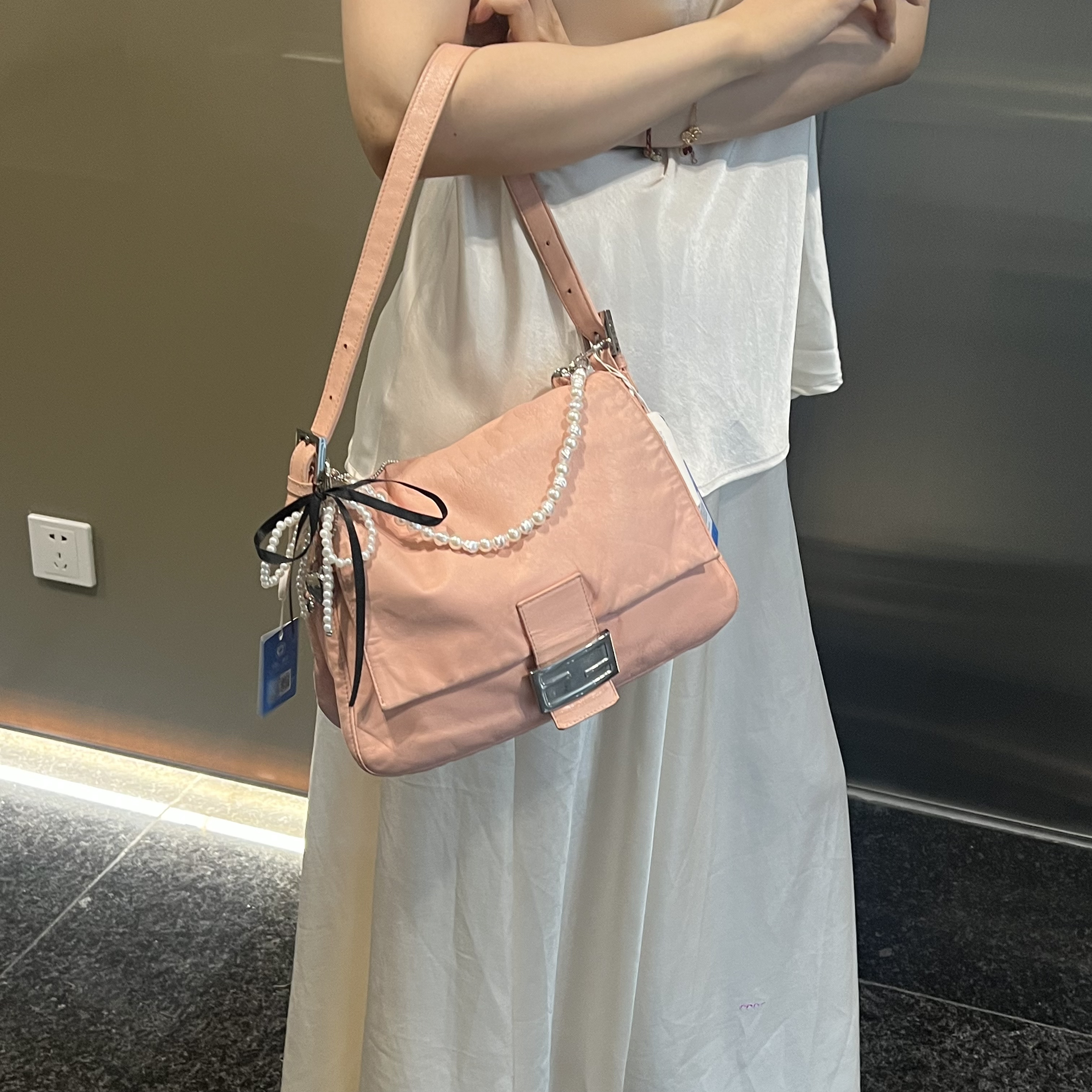 95新 FENDI/芬迪 大胖丁粉色法棍 单肩包/5603994