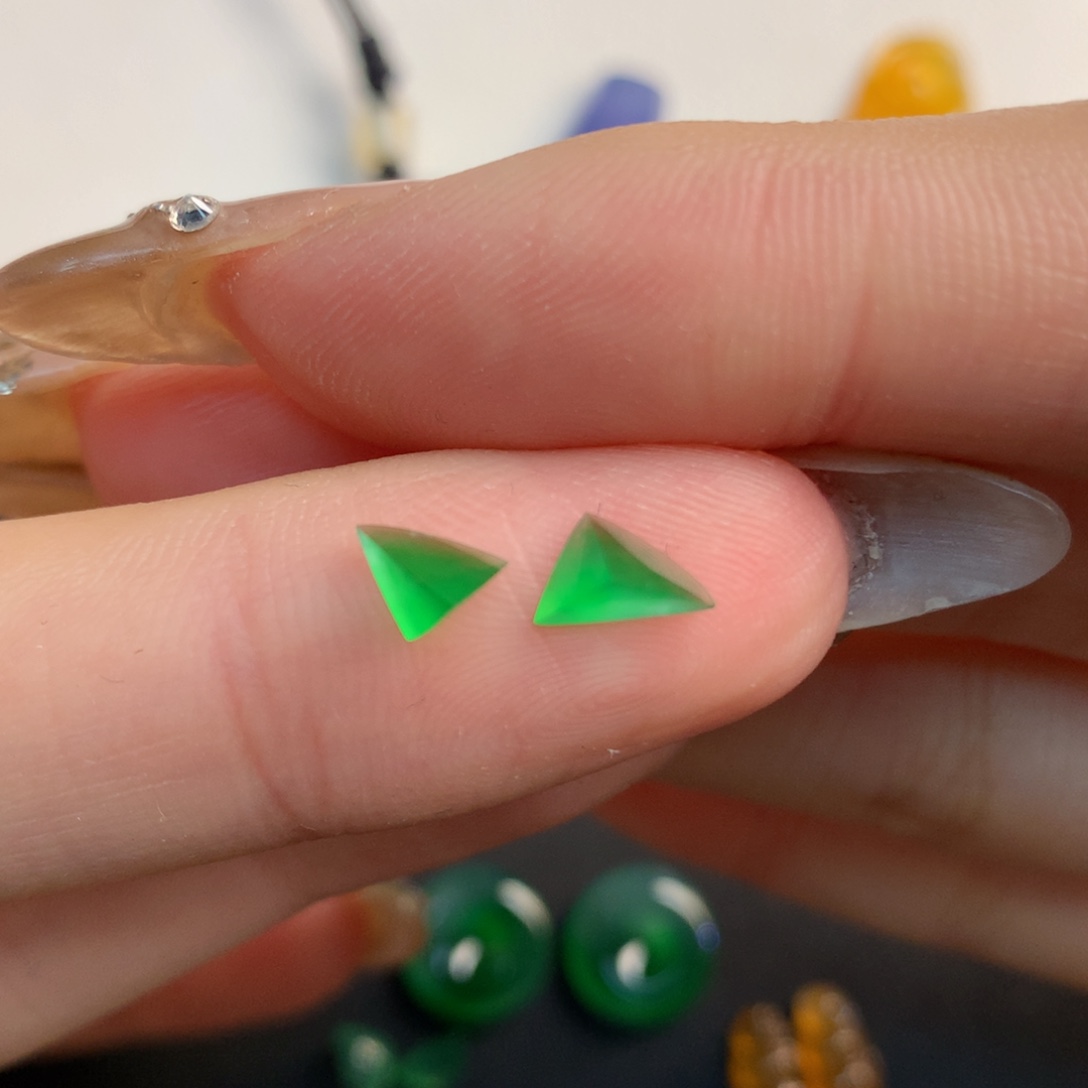 翡翠裸石5.21/3.2一对切割