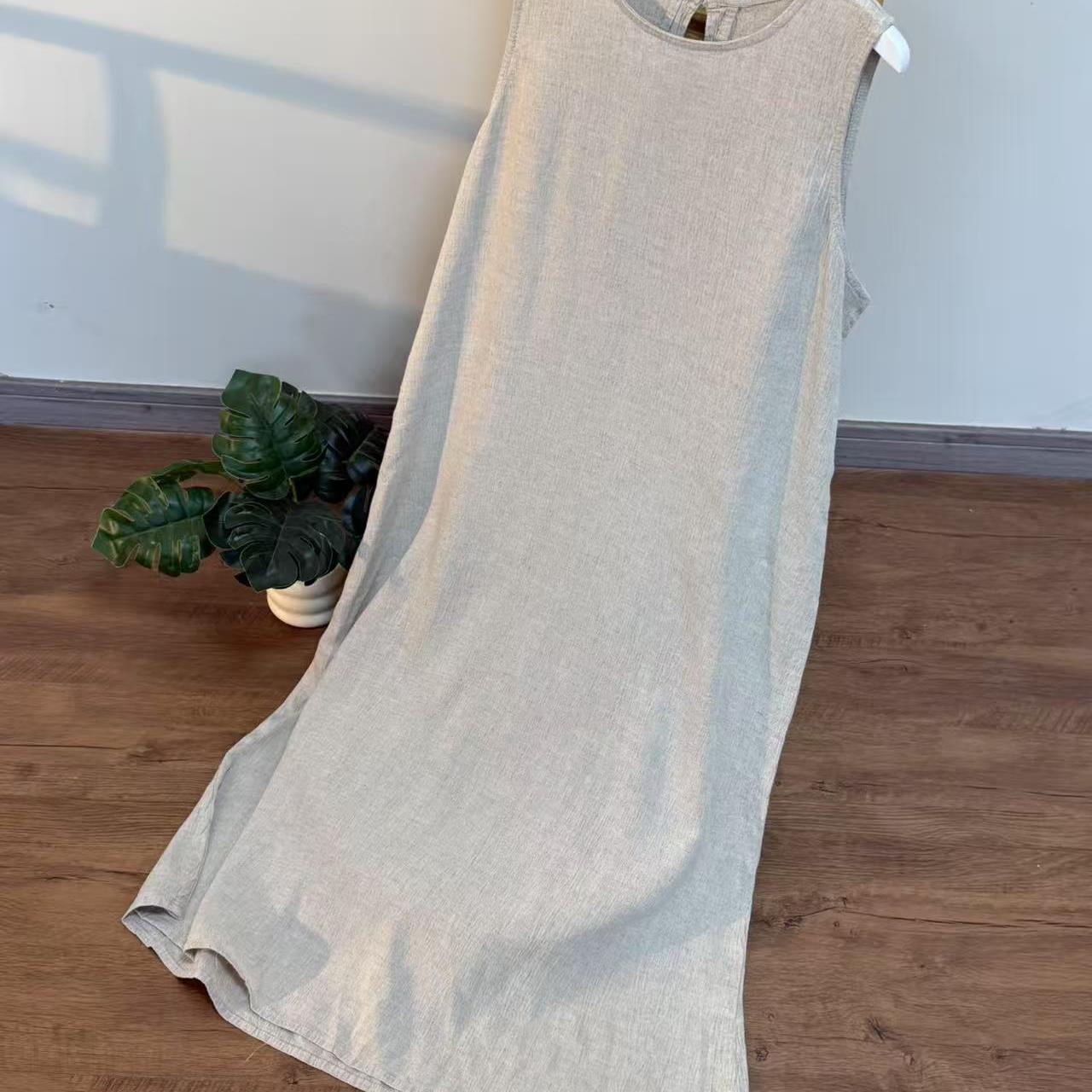 【云目悠悠】夏季新款无袖女士纯色一粒扣镂空背心裙-2025722