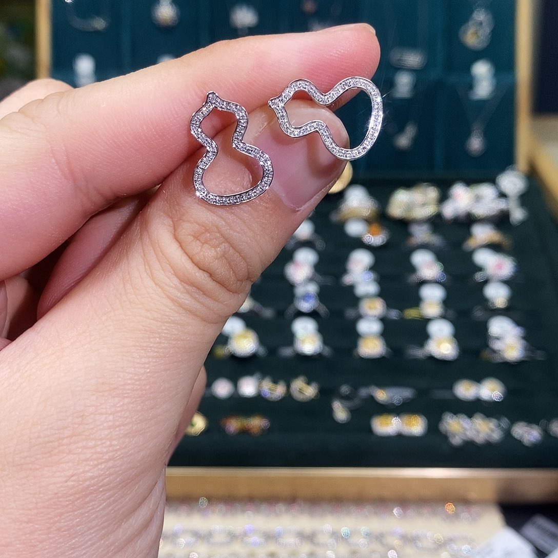 钻石耳饰18K金镶嵌耳钉