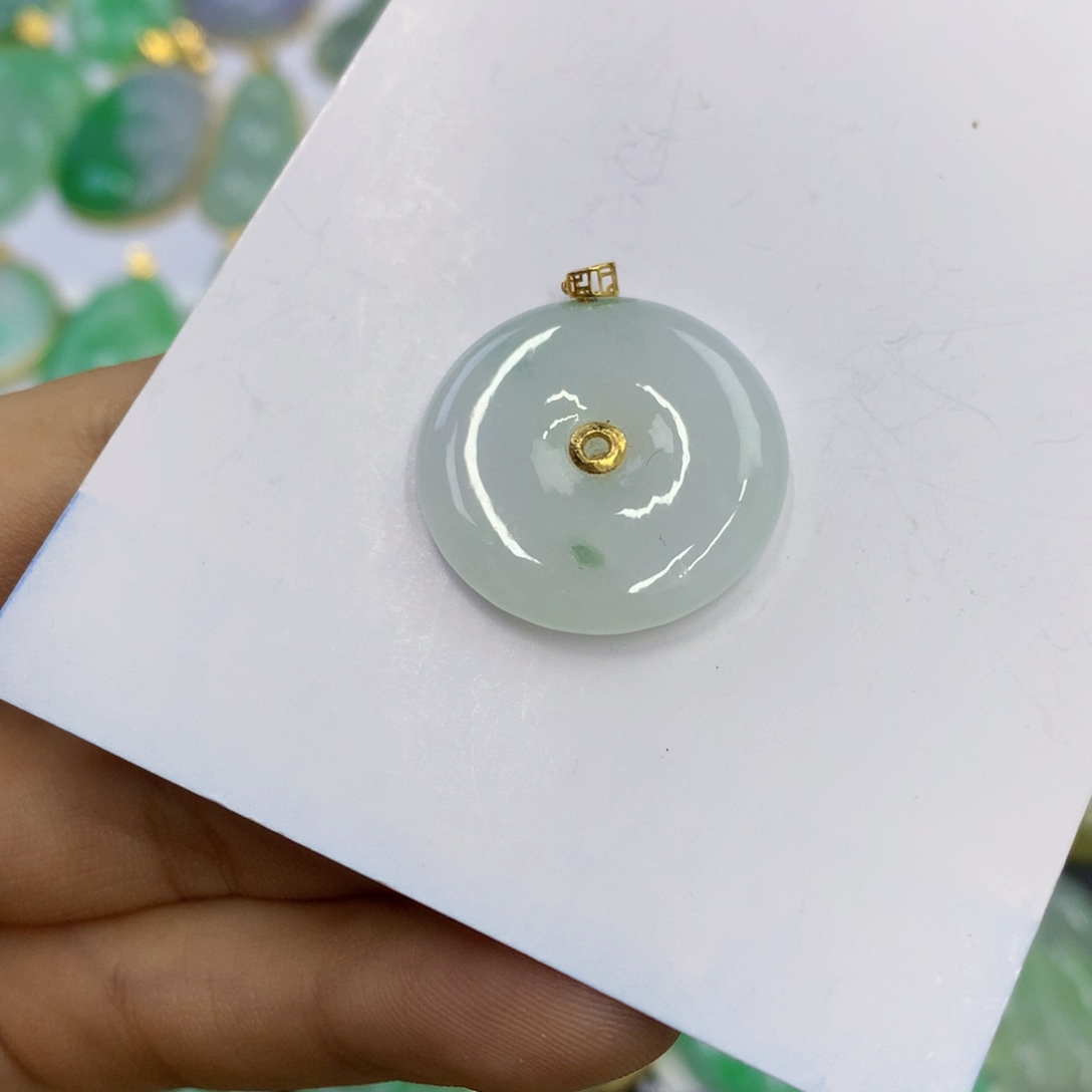 翡翠18K金镶嵌颈饰