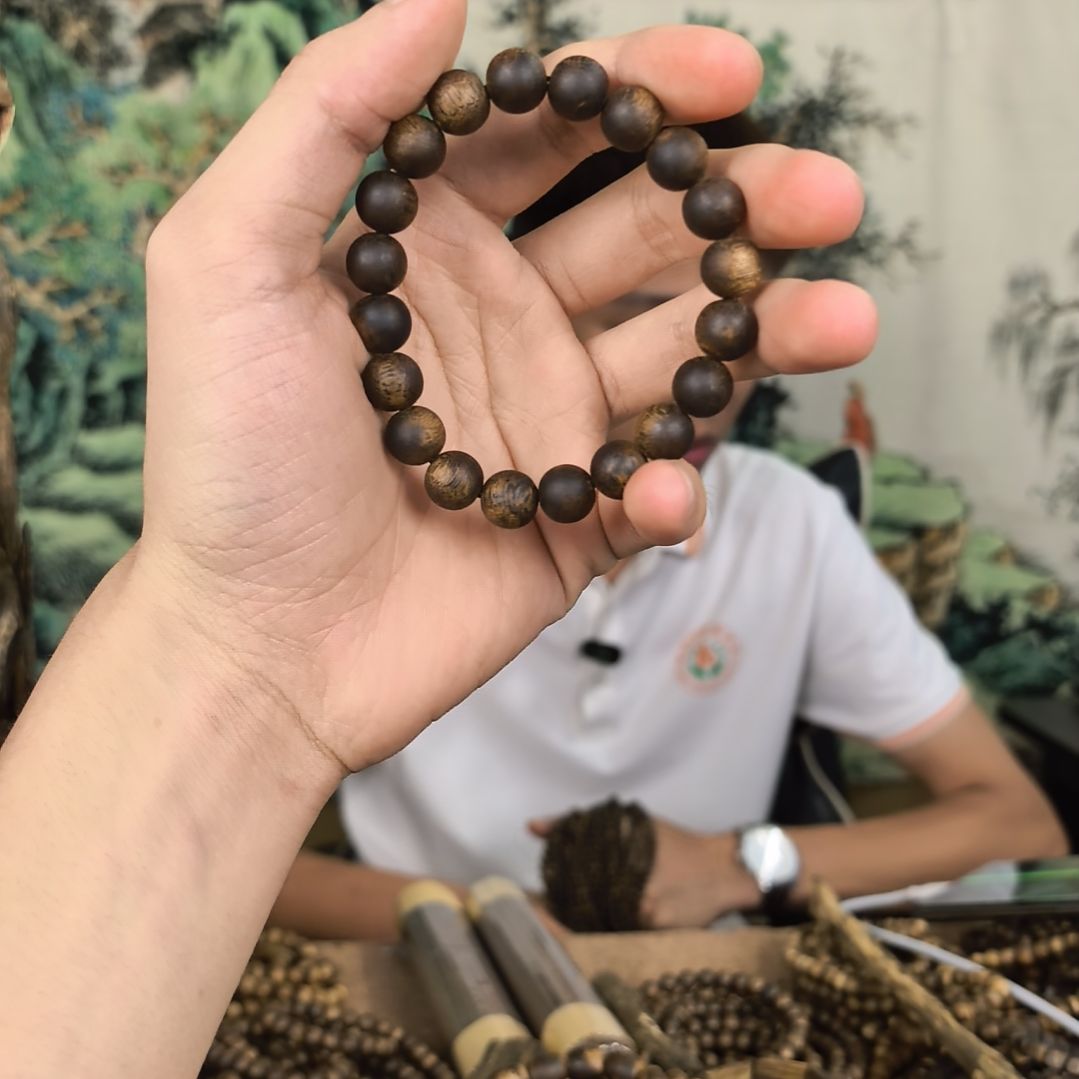 沉香手串蓝宝石单圈沉水浮1.0多样性发一