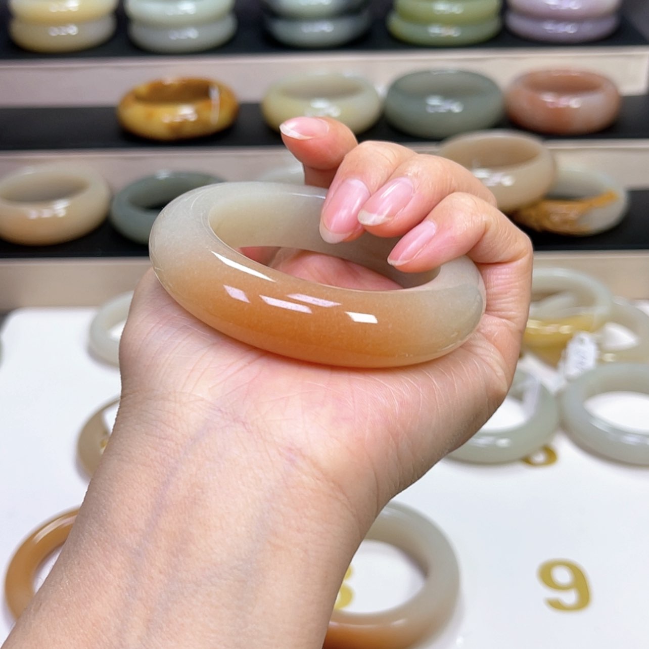 【闪购商品】石英质玉手镯未镶嵌顺**子