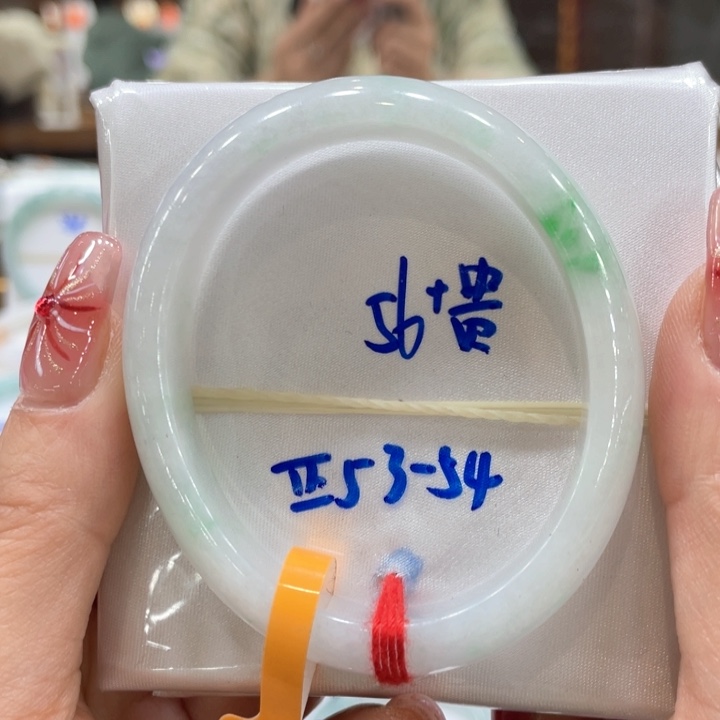 翡翠手镯未镶嵌翡翠手镯