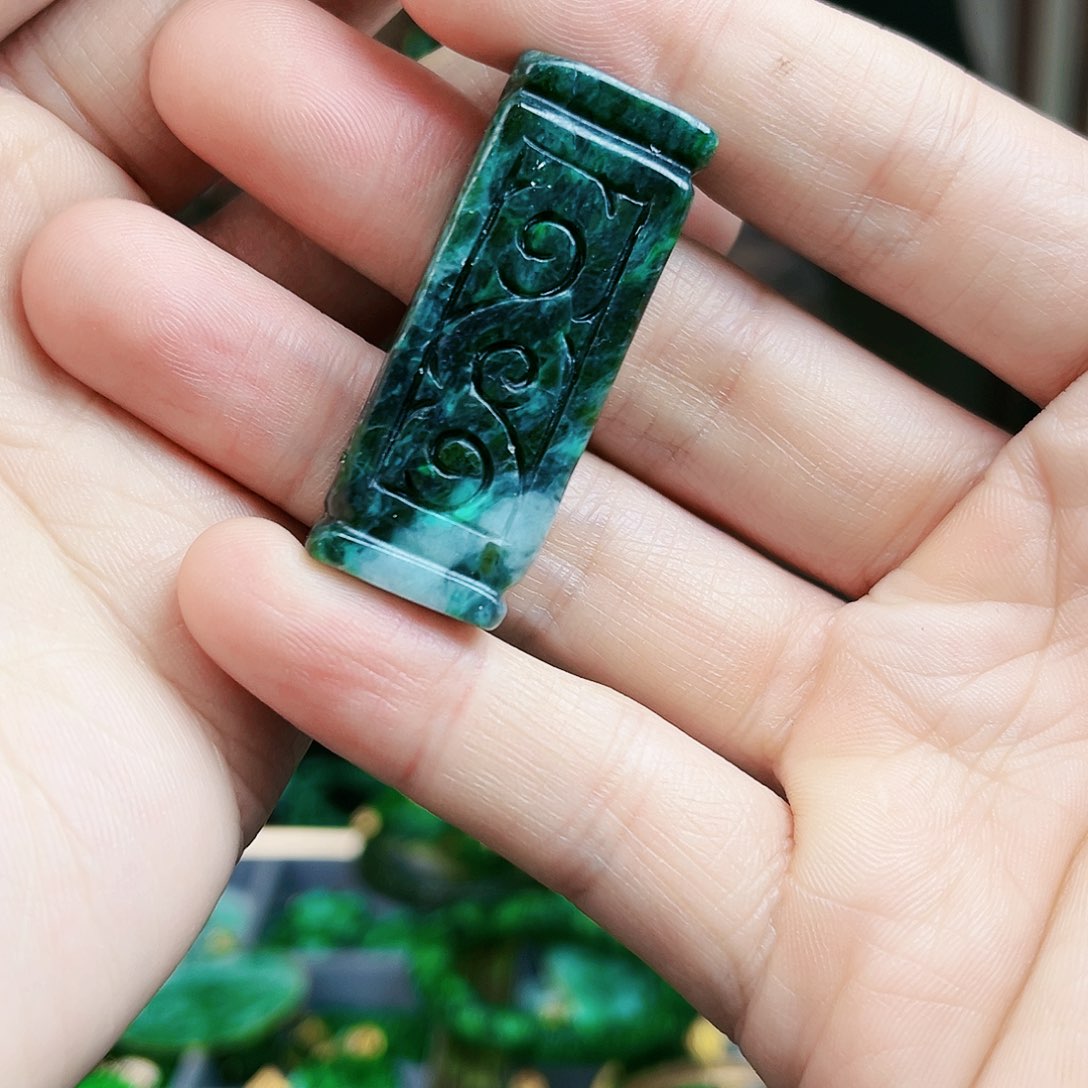 翡翠颈饰未镶嵌吊坠