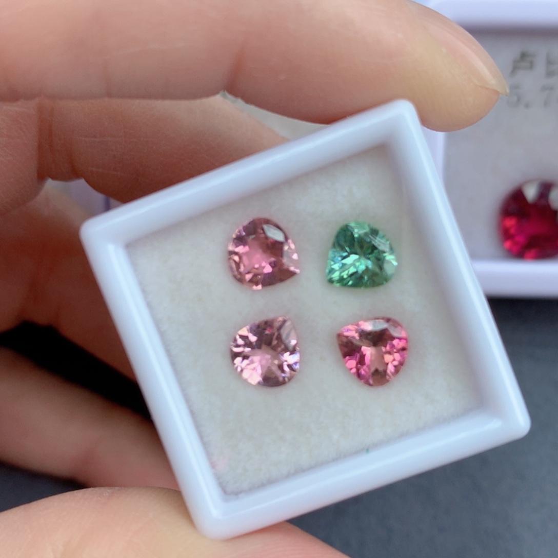 碧玺2.6克拉裸石未镶嵌