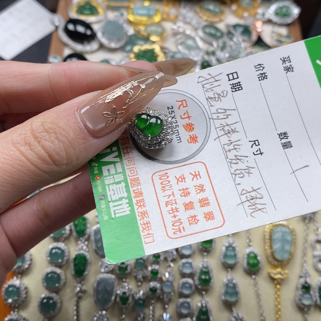 翡翠颈饰未镶嵌翡翠