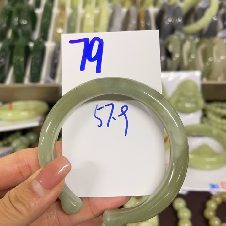 和田玉未镶嵌手镯