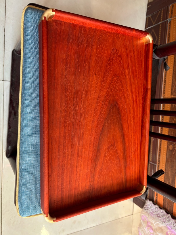 邵氏紫檀多功能文盘，原木原色纯铜角，长36厘米，宽24厘米。加大款