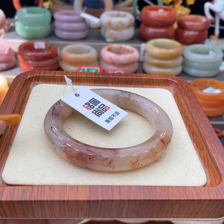 未镶嵌手镯石英质玉