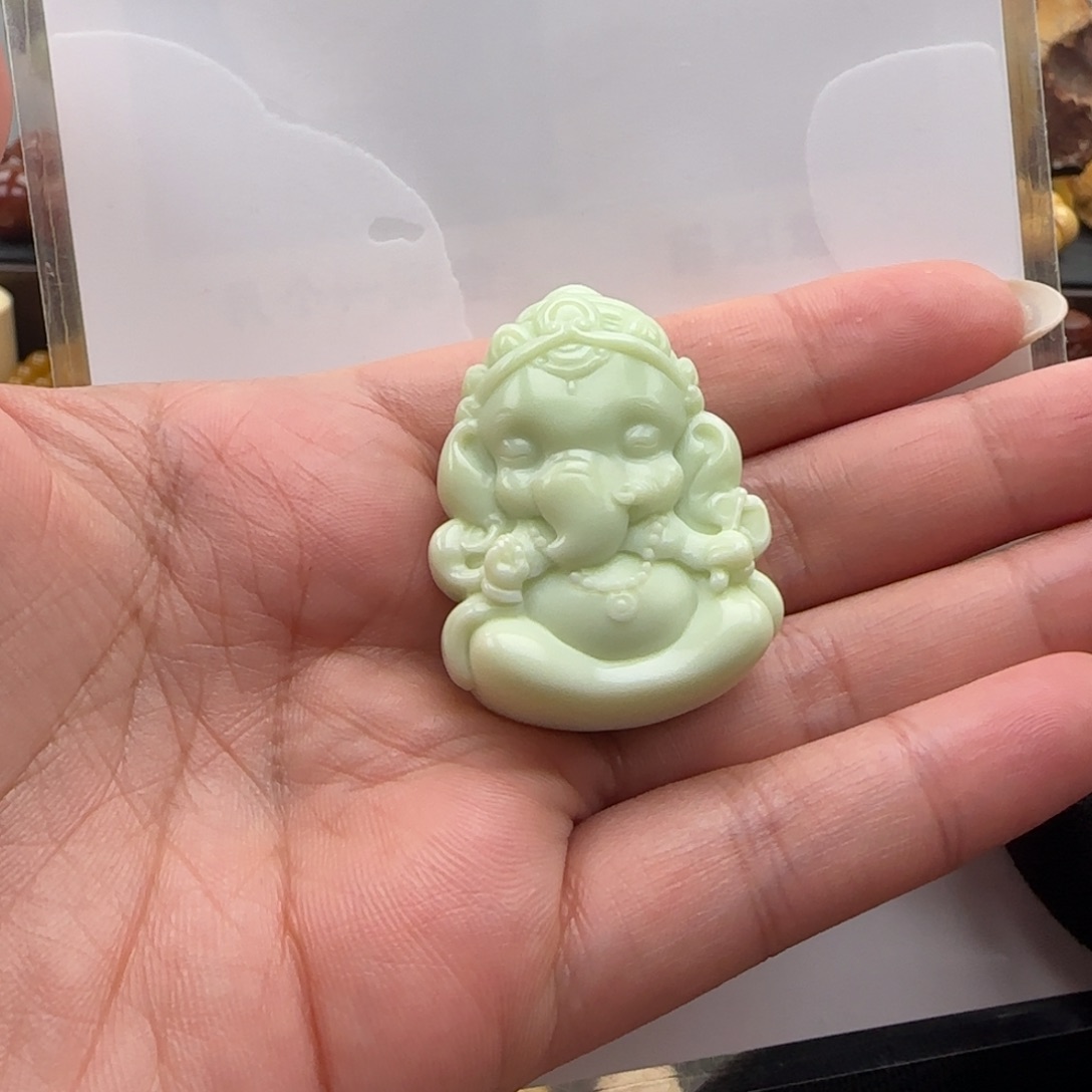 石英质玉配饰未镶嵌一**风